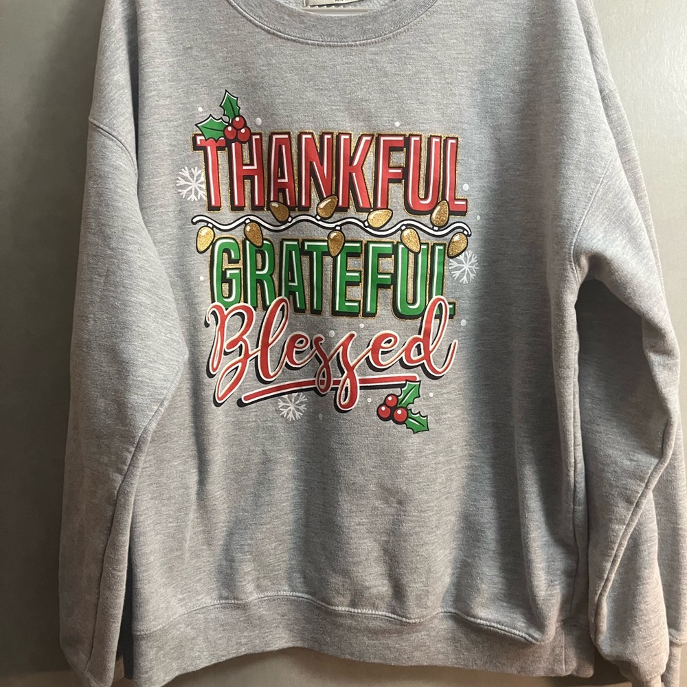 Wound Up Festive Gray Women's XL Sweater